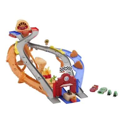Disney Cars Radiator Springs Race & Rescue Rescue Road Raceway legesæt med 4 legetøjsbiler (JFL57)